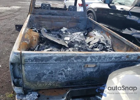 2000 Toyota Tacoma from USA, damaged, VIN 4TANL42N2YZ660914